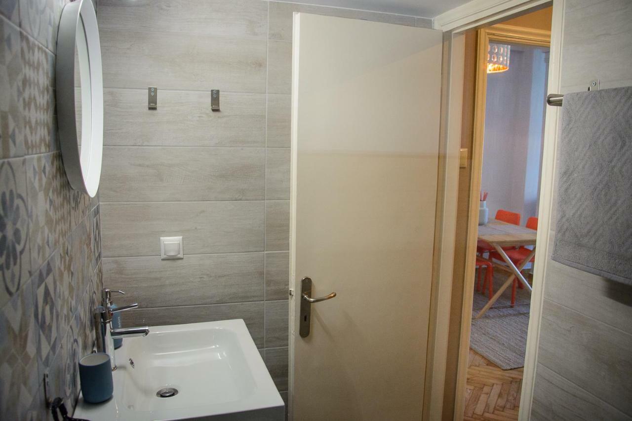 Fully Renovated And Relaxing Apartment Athens Exterior photo
